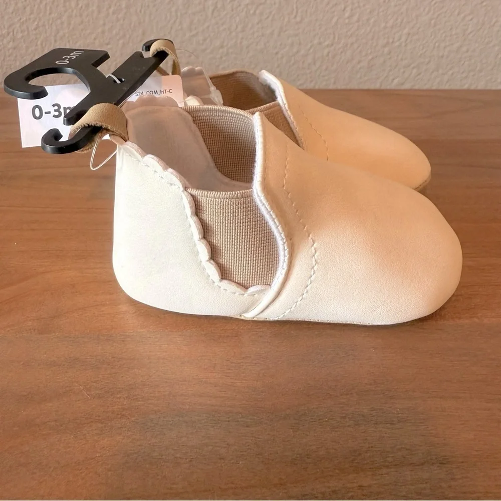 NWT Carters infant cream/ tan faux leather soft shoes size 0-3 months